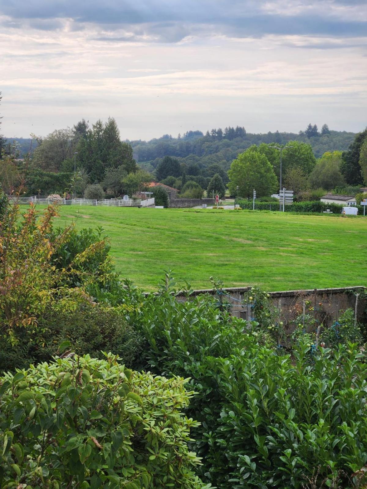 Logement Cosy Au Coeur D'Oradour Buitenkant foto